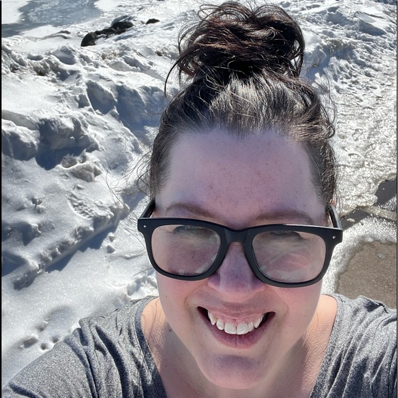 Meet your Posher, Tracy - Picture 2 of 2